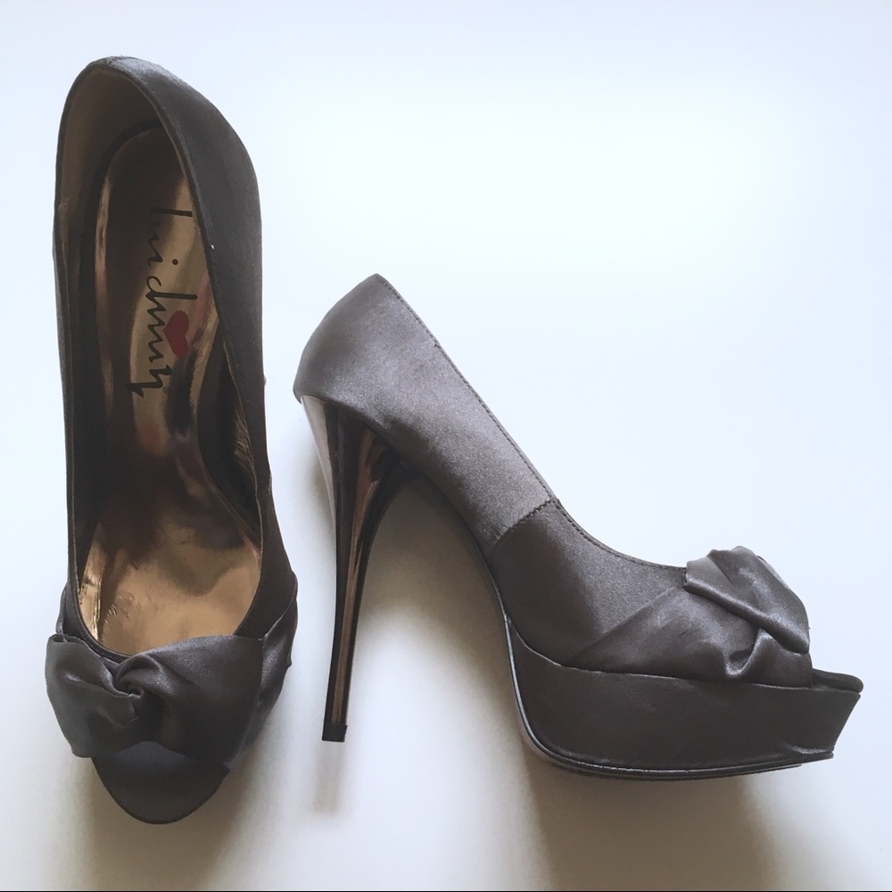 Luichiny Grey Satin Platform Pumps